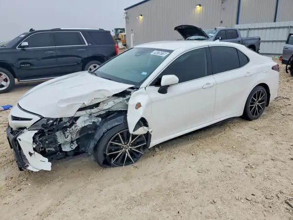 4T1T11AK9NU040640 2022 TOYOTA CAMRY - Image 1