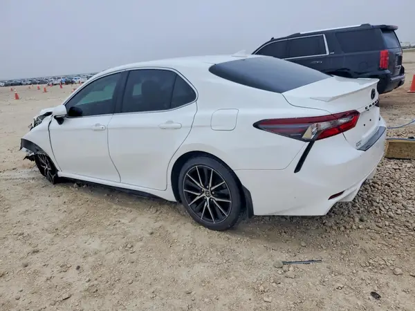 4T1T11AK9NU040640 2022 TOYOTA CAMRY - Image 2