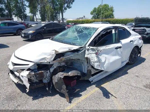 4T1T11AK9NU047717 2022 TOYOTA CAMRY - Image 2