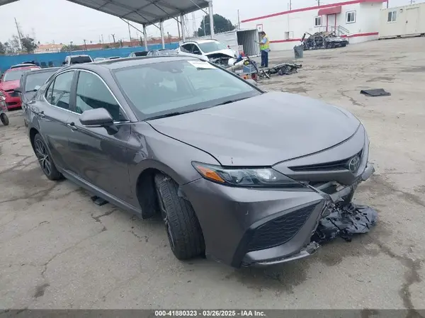 4T1T11AK9NU052867 2022 TOYOTA CAMRY - Image 1