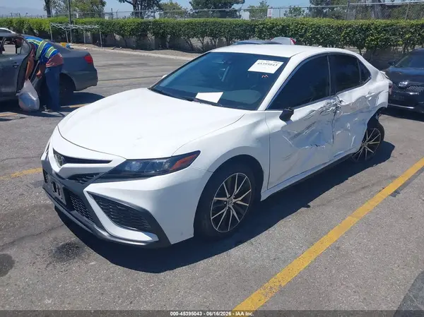 4T1T11AK9NU053677 2022 TOYOTA CAMRY - Image 2