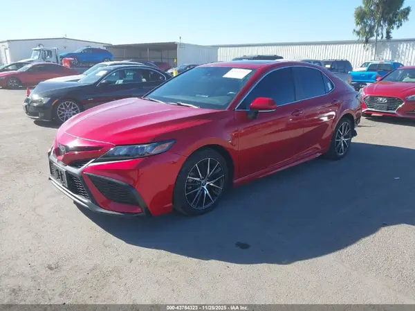 4T1T11AK9NU062718 2022 TOYOTA CAMRY - Image 2