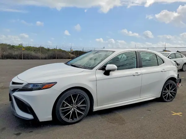4T1T11AK9NU499893 2022 TOYOTA CAMRY - Image 1