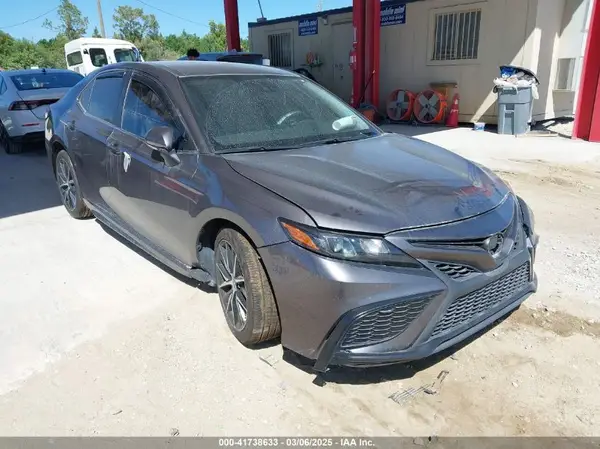 4T1T11AK9NU617960 2022 TOYOTA CAMRY - Image 1
