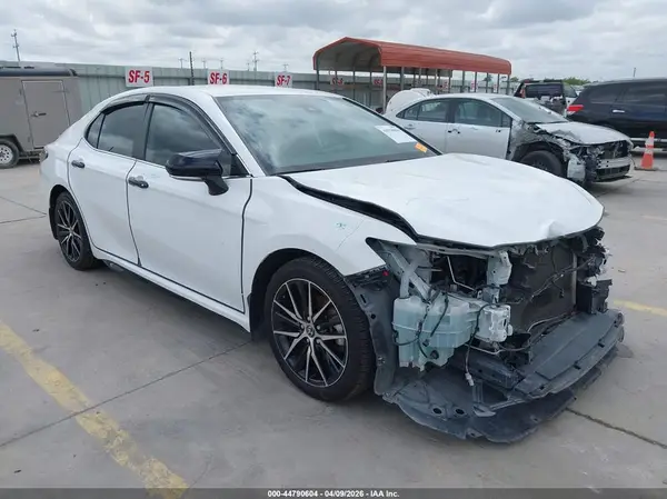 4T1T11AK9NU623144 2022 TOYOTA CAMRY - Image 1