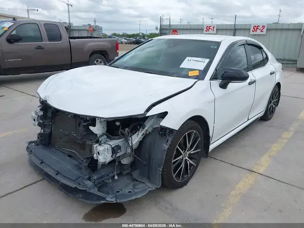 4T1T11AK9NU623144 2022 TOYOTA CAMRY - Image 2