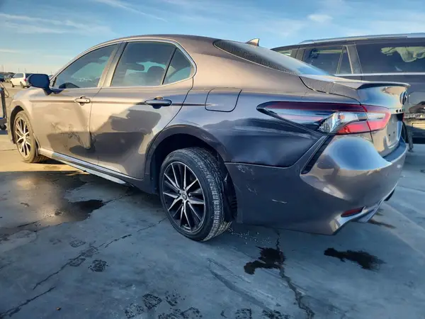 4T1T11AK9NU623497 2022 TOYOTA CAMRY - Image 2