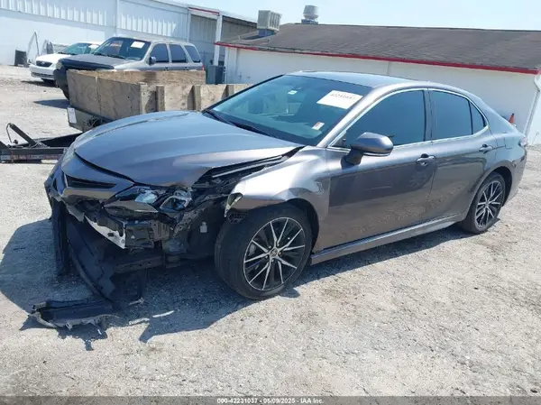4T1T11AK9NU640414 2022 TOYOTA CAMRY - Image 2