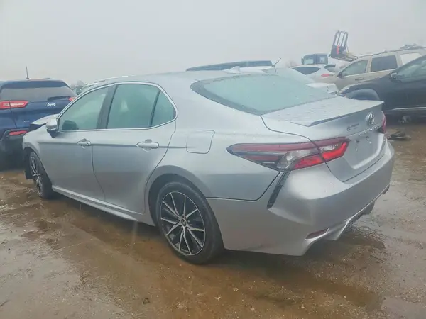 4T1T11AK9NU643443 2022 TOYOTA CAMRY - Image 2