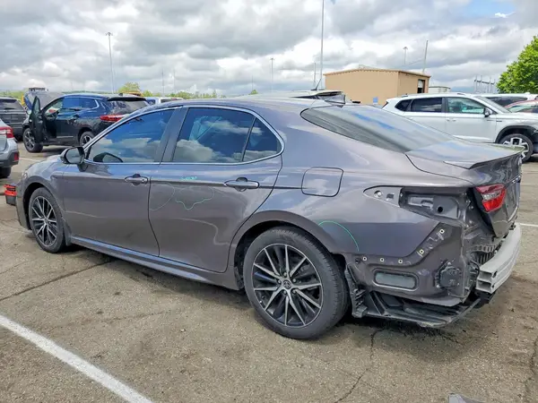 4T1T11AK9NU647363 2022 TOYOTA CAMRY - Image 2