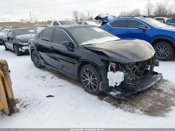 4T1T11AK9NU649419 2022 TOYOTA CAMRY - Image 1
