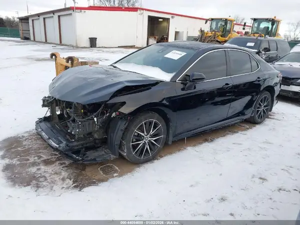 4T1T11AK9NU649419 2022 TOYOTA CAMRY - Image 2
