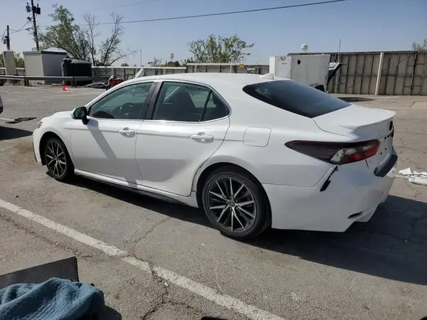 4T1T11AK9NU661358 2022 TOYOTA CAMRY - Image 2