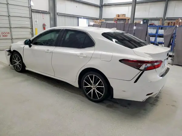 4T1T11AK9NU669508 2022 TOYOTA CAMRY - Image 2