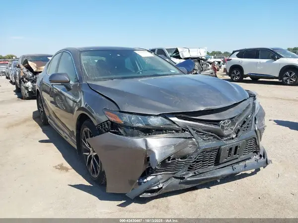 4T1T11AK9NU672991 2022 TOYOTA CAMRY - Image 1