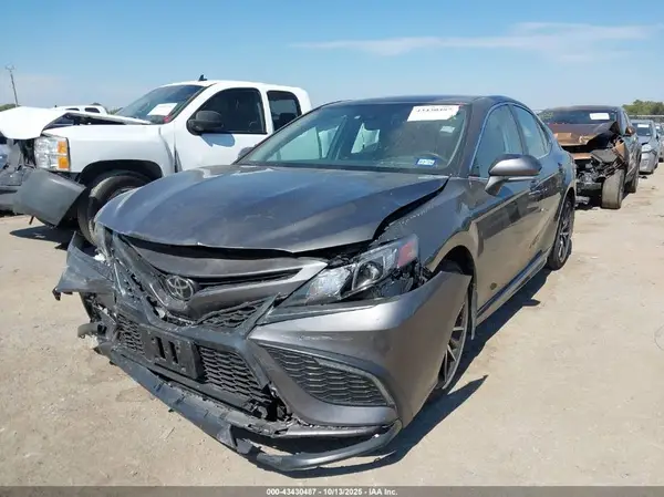 4T1T11AK9NU672991 2022 TOYOTA CAMRY - Image 2