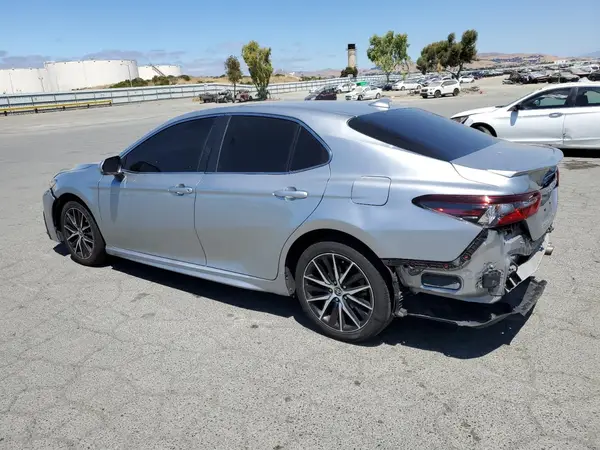 4T1T11AK9NU682257 2022 TOYOTA CAMRY - Image 2