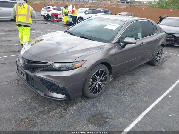 4T1T11AK9NU684316 2022 TOYOTA CAMRY - Image 2