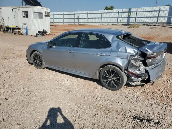 4T1T11AK9NU686096 2022 TOYOTA CAMRY - Image 2