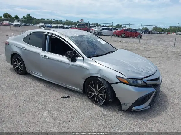4T1T11AK9NU689161 2022 TOYOTA CAMRY - Image 1