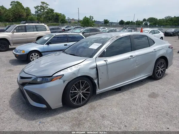 4T1T11AK9NU689161 2022 TOYOTA CAMRY - Image 2