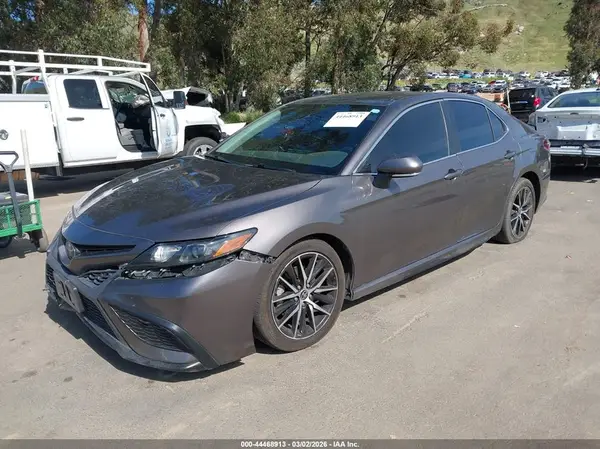 4T1T11AK9NU692626 2022 TOYOTA CAMRY - Image 2
