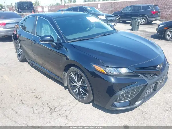 4T1T11AK9NU696241 2022 TOYOTA CAMRY - Image 1