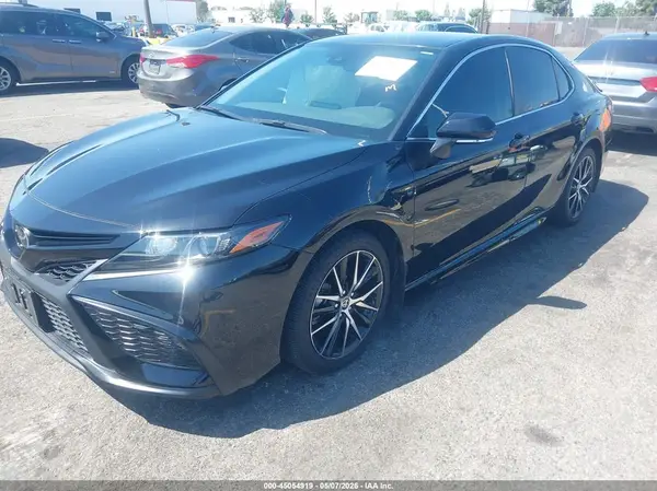 4T1T11AK9NU696241 2022 TOYOTA CAMRY - Image 2