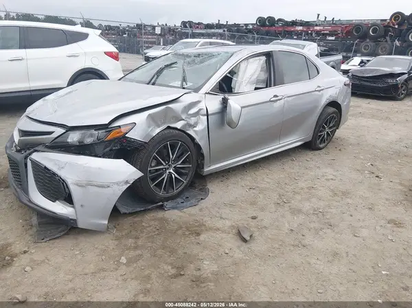 4T1T11AK9NU696627 2022 TOYOTA CAMRY - Image 2