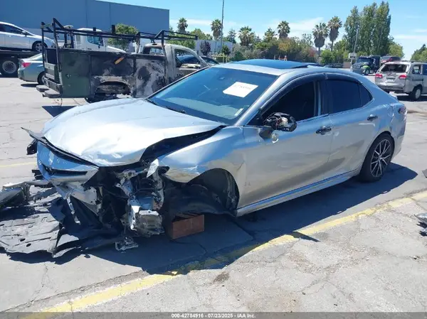 4T1T11AK9NU696952 2022 TOYOTA CAMRY - Image 2