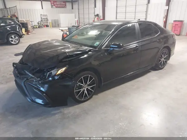 4T1T11AK9NU710333 2022 TOYOTA CAMRY - Image 2