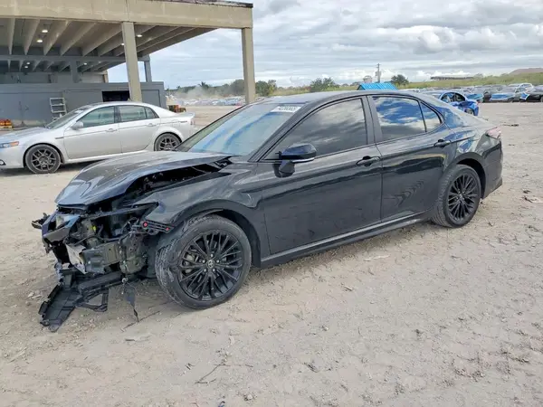 4T1T11AKXMU404501 2021 TOYOTA CAMRY - Image 1