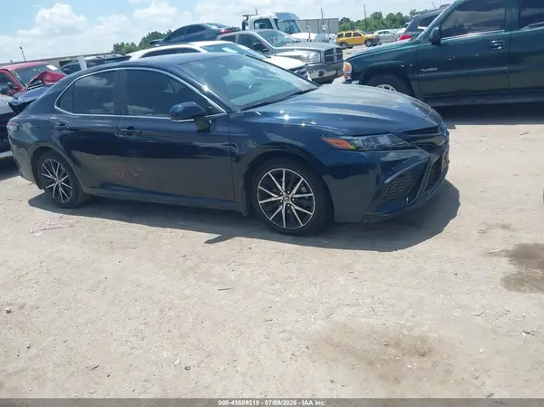 4T1T11AKXMU442844 2021 TOYOTA CAMRY - Image 1