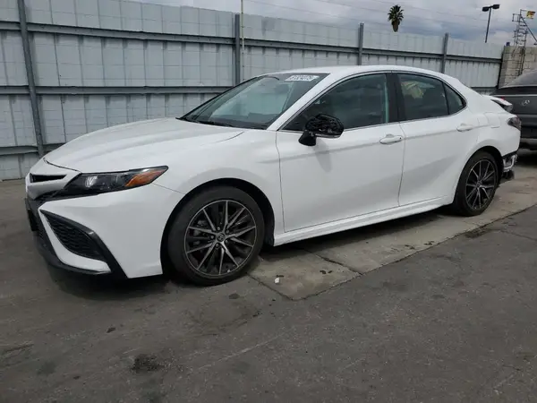 4T1T11AKXMU531832 2021 TOYOTA CAMRY - Image 1