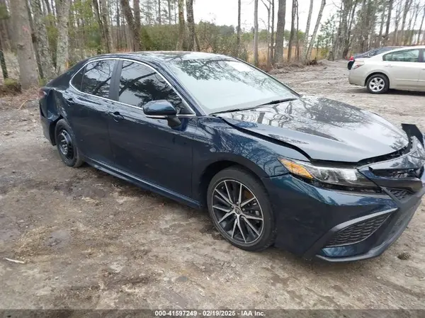 4T1T11AKXMU570355 2021 TOYOTA CAMRY - Image 1