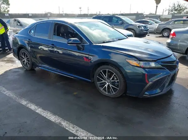 4T1T11AKXMU588855 2021 TOYOTA CAMRY - Image 1