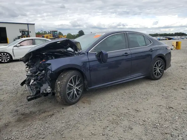 4T1T11AKXNU042607 2022 TOYOTA CAMRY - Image 1