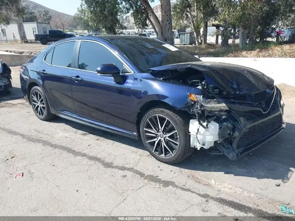 4T1T11AKXNU053445 2022 TOYOTA CAMRY - Image 1