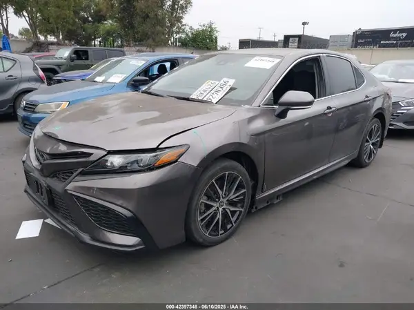 4T1T11AKXNU054160 2022 TOYOTA CAMRY - Image 2