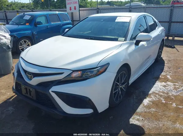 4T1T11AKXNU063893 2022 TOYOTA CAMRY - Image 2