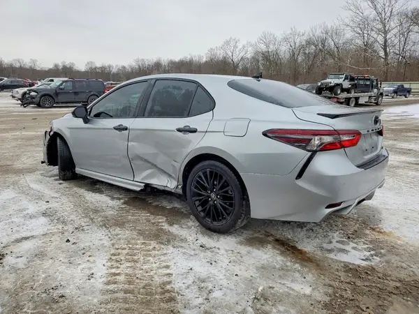 4T1T11AKXNU074070 2022 TOYOTA CAMRY - Image 2