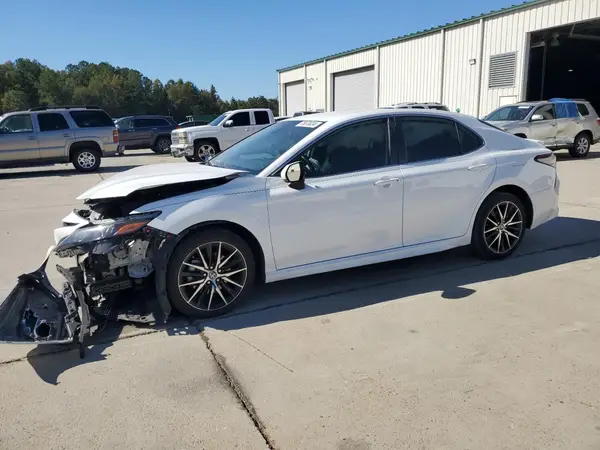 4T1T11AKXNU638252 2022 TOYOTA CAMRY - Image 1