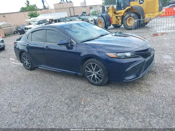 4T1T11AKXNU644021 2022 TOYOTA CAMRY - Image 1