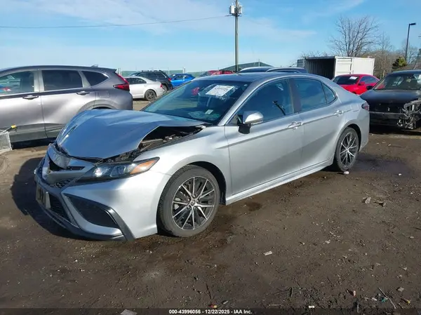 4T1T11AKXNU658002 2022 TOYOTA CAMRY - Image 2