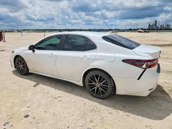 4T1T11AKXNU658193 2022 TOYOTA CAMRY - Image 2