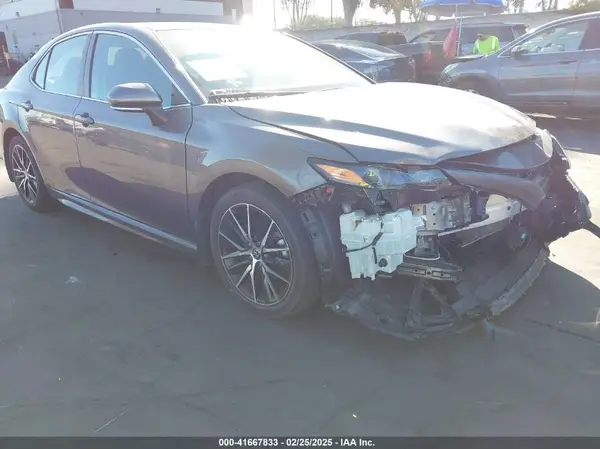 4T1T11AKXNU683921 2022 TOYOTA CAMRY - Image 1