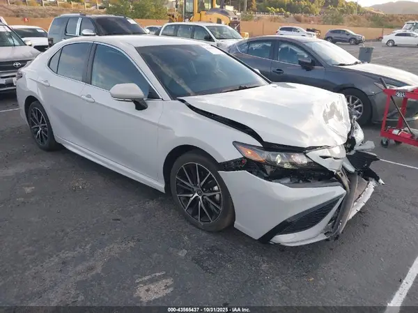 4T1T11AKXRU233093 2024 TOYOTA CAMRY - Image 1
