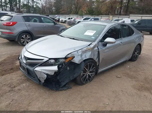 4T1T11AKXRU857976 2024 TOYOTA CAMRY - Image 2