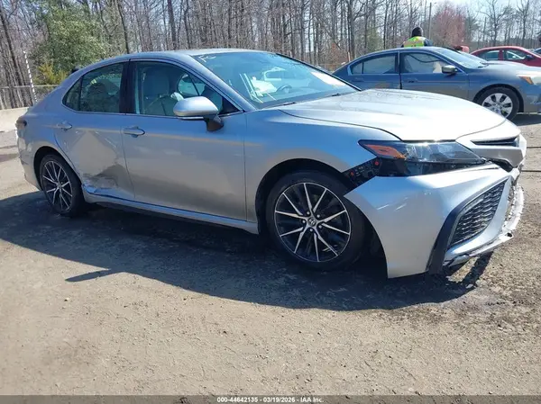 4T1T11BK0NU054876 2022 TOYOTA CAMRY - Image 1