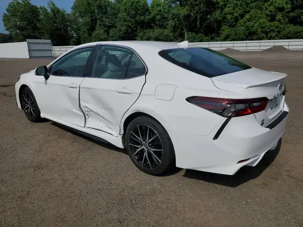 4T1T11BK0NU067532 2022 TOYOTA CAMRY - Image 2